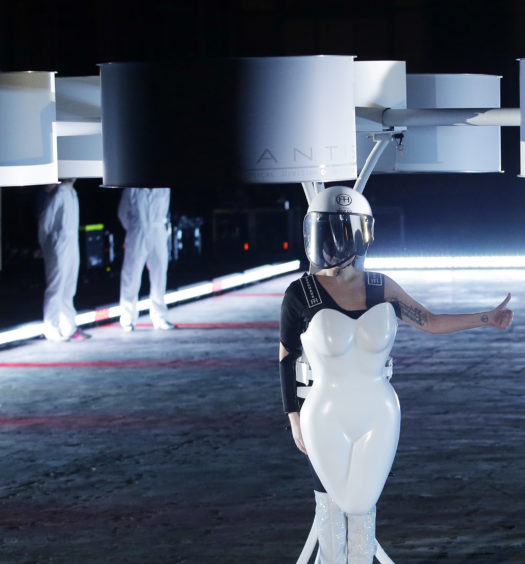 Lady Gaga Volantis